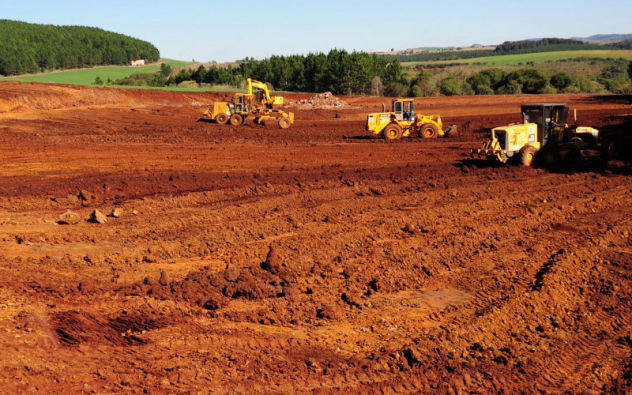 terraplanagem serviço na empresa demolidora abelhao formigao em ribeirao preto